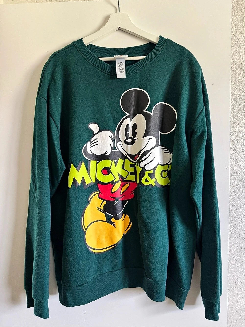 Disney Mickey Mouse sweatshirt Graphic Sweatshirt in Green Size XL Like New